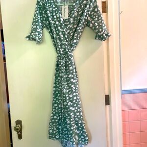 Green and white beautiful summer dress size small